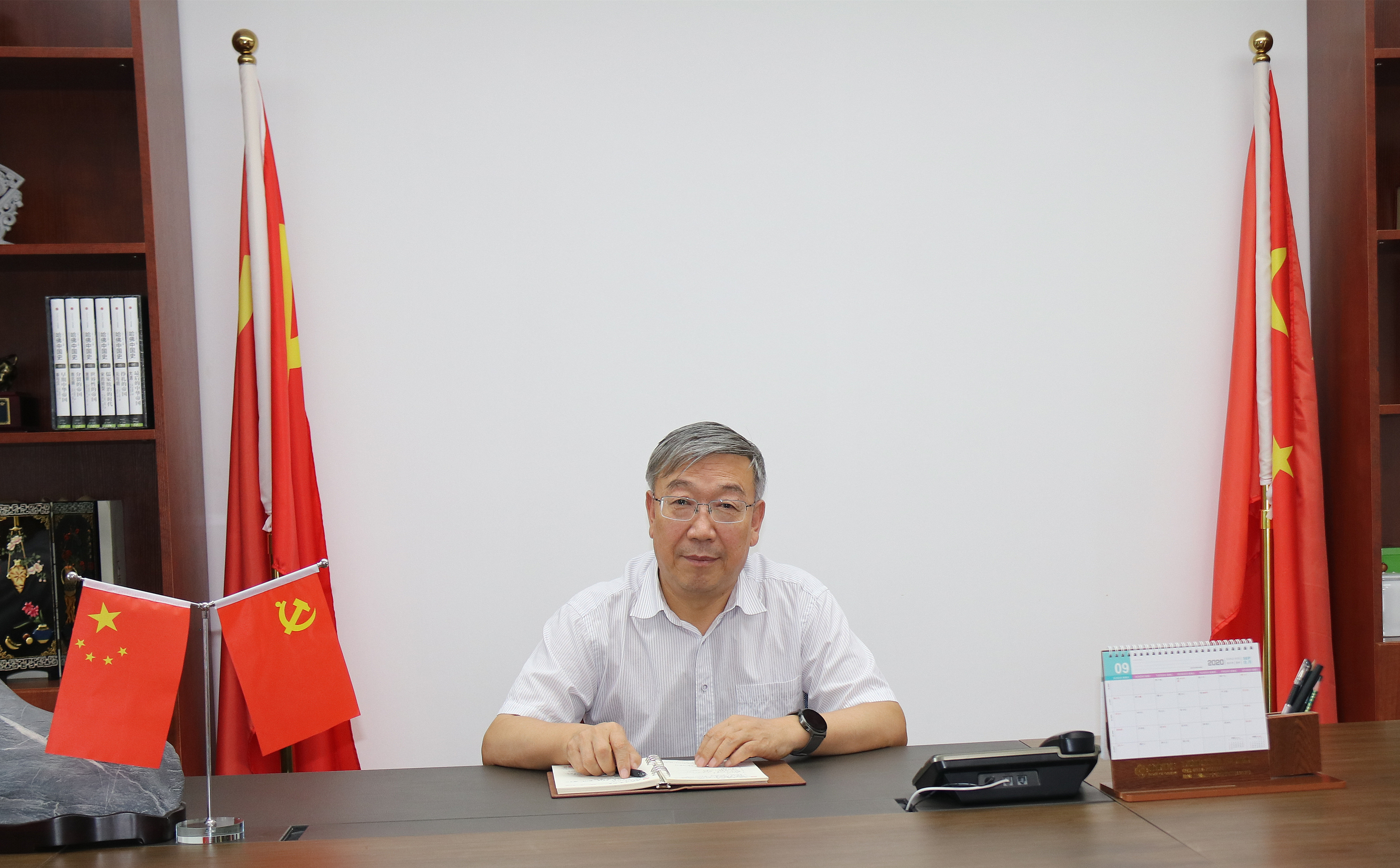 董事长照片.jpg